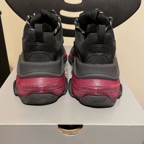 ✨Balenciaga Women’s Triple S clear sole chunky sneakers✨ - Picture 4 of 8